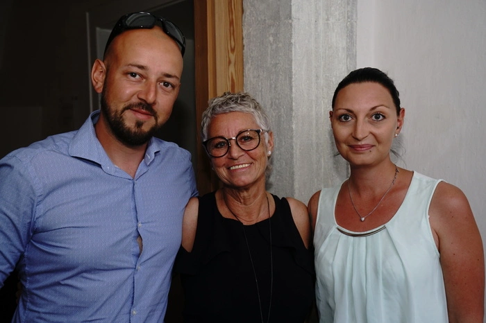 Die Künstlerin Angelika Unterberger mit ihren Kindern