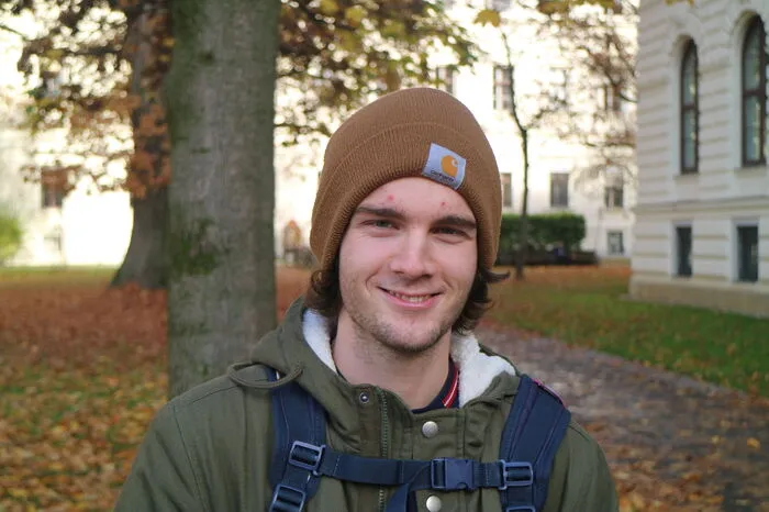 Alexander Wolf (23) studiert Chemie und nutzt die neue Freizeit unter anderem dazu, zuhause zu kochen. Außerdem entdeckte er bereits im ersten Lockdown ein neues Hobby für sich. "Ich habe angefangen, Pflanzen anzubauen. Zitrone, Mango, Maracuja." Weil die Uni anders als im Frühjahr auf die Situation vorbereitet ist, bliebe unter dem Strich aber weniger Freizeit als noch vor einem halben Jahr.