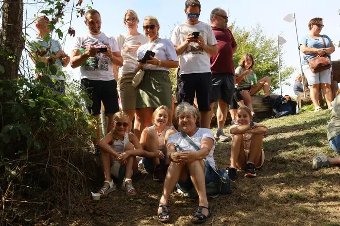 Auch zahlreiche Schaulustige waren in Kornberg vor Ort