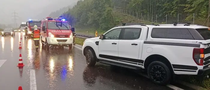 Der Pkw kam auf der Überholspur zum Stillstand