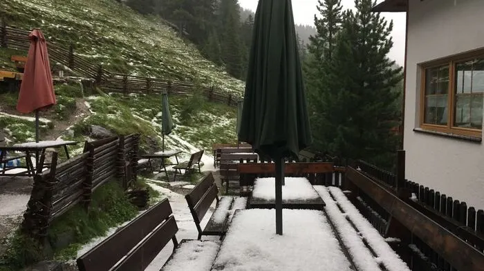 Das Karlsbad auf der Nockalmstraße wurde auch vom Hagel erwischt