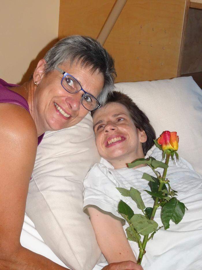 "Der schönste Dank ist ein Lächeln von ihr", sagt Maria Fink über die Pflege ihrer Tochter Sandra