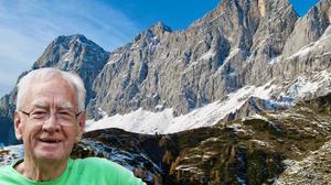 Leo Schlömmer vor Torstein, Mitterspitz und Dachstein