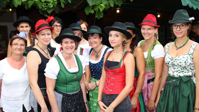 Mit den schönsten Trachtenhüten kamen die Besucher beim zehnten "Huatfest" im Buschenschank Dokter in der Schilchergemeinde Ligist.  