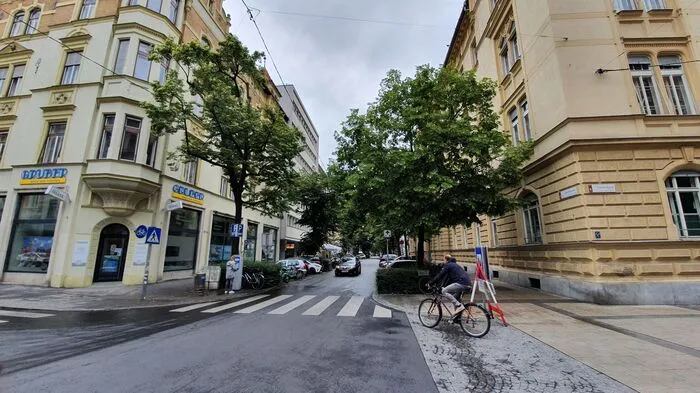 Über die Kaiserfeldgasse wird in Graz schon lange diskutiert: Dass die Straße mit den vielen Cafés und der schönen Allee...