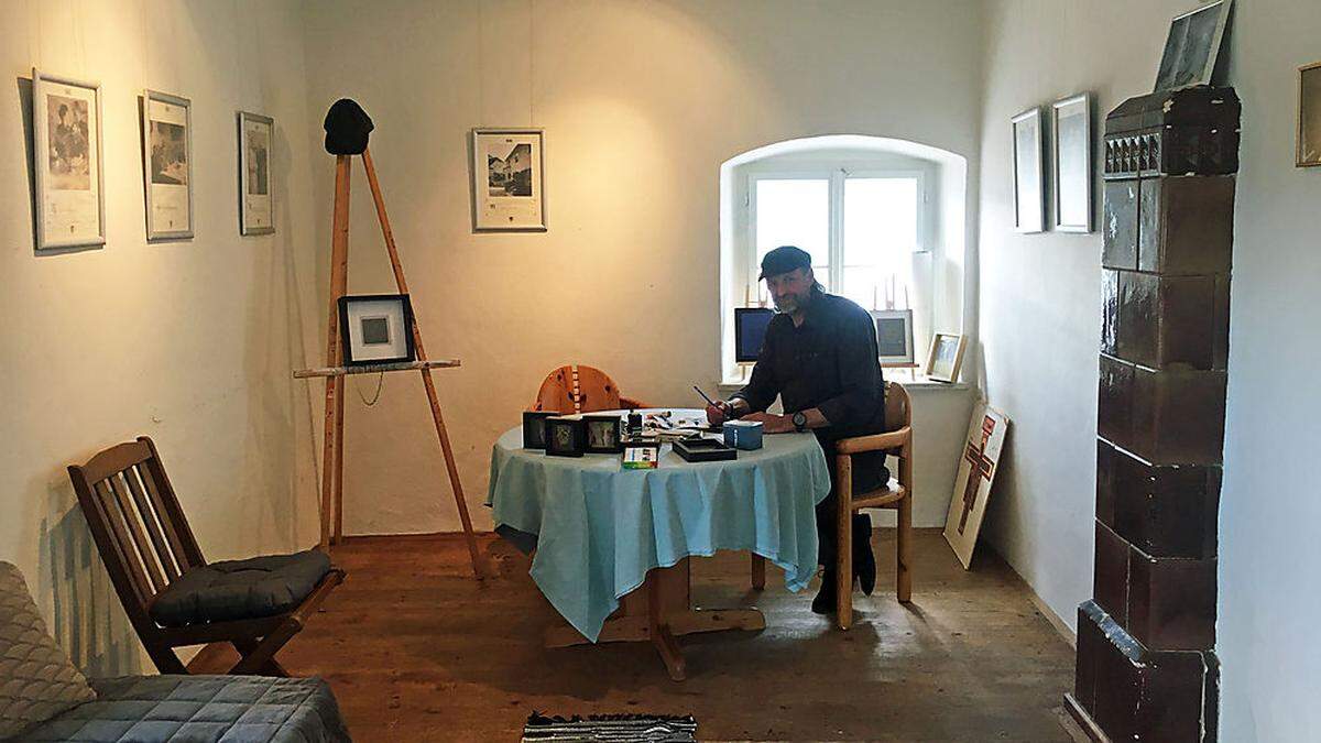 Heimo Luxbacher in seinem neuen Atelier in der Turmwächterwohnung in Wolfsberg