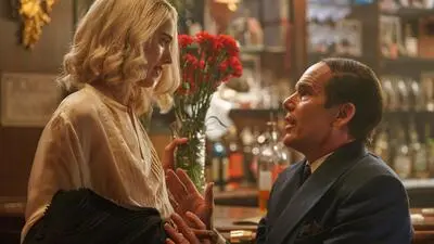 Margaret Qualley und Ethan Hawke in "Blue Moon"