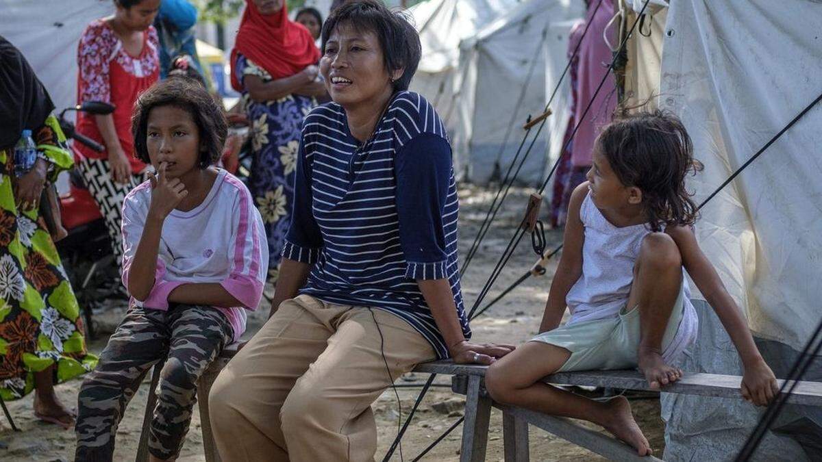 Tausende Kinder nach Tsunami-Katastrophe in Palu weiter obdachlos