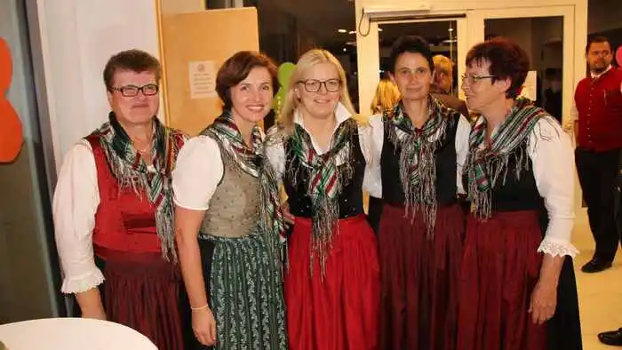 Kurz vor dem Konzert waren die Sängerinnen bereits in bester Laune.