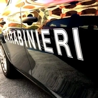 Die Carabinieri überzeugten die Frau, die in der Wohnung lebt, die Tür zu öffnen