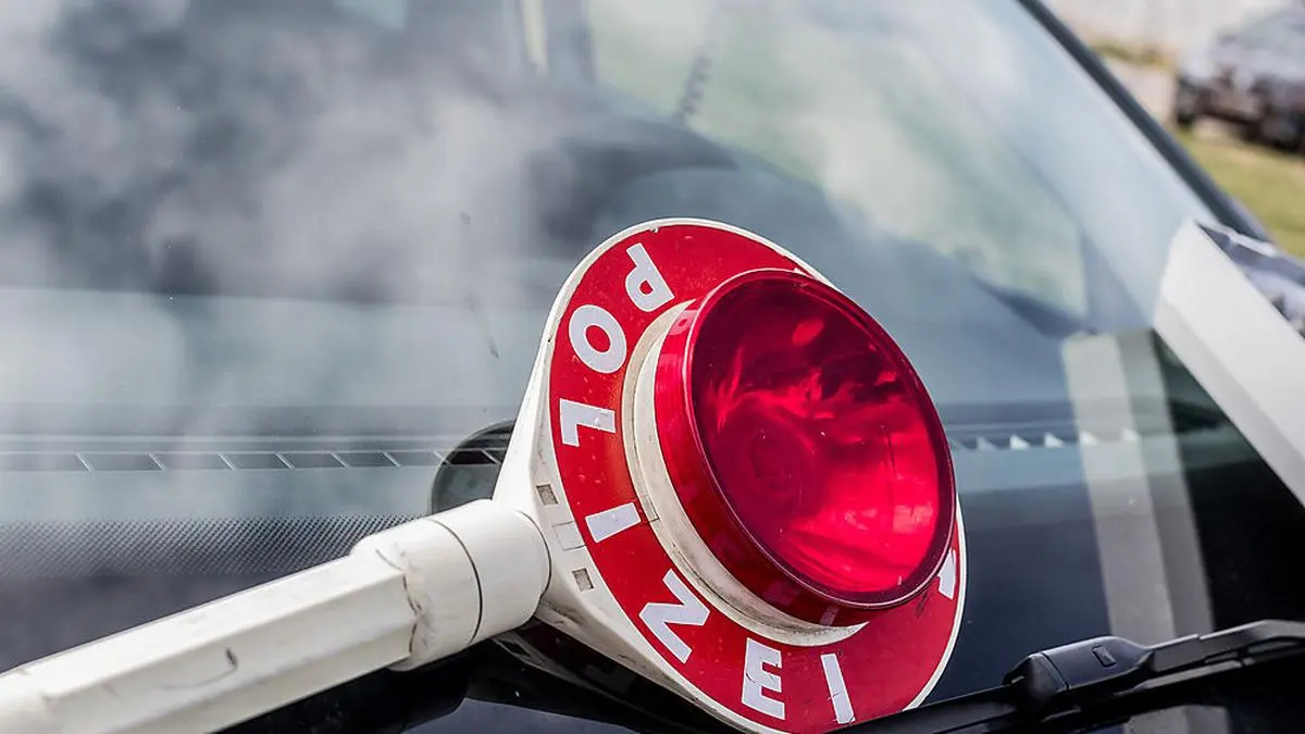Viel zu schnell, alkoholisiert und ohne Führerschein war ein 17-jähriger Osttiroler unterwegs