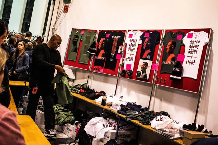 CDs, T-Shirts und mehr durften auch nicht fehlen.