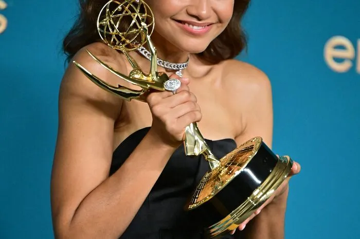 ... erhielt für ihre Rolle als Rue Bennet ("Euphoria") wie schon 2020 einen Emmy in der Kategorie "Outstanding Lead Actress In A Drama Series".