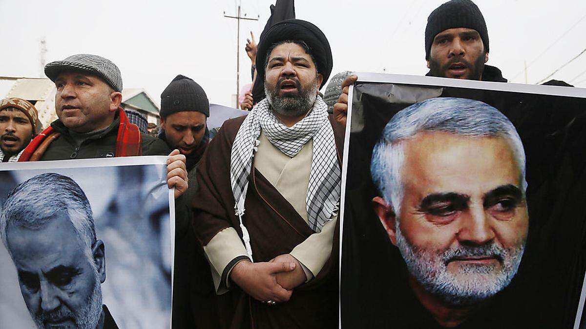 Schiitische Demonstranten in Kaschmir zeigen ihre Solidarität mit dem von den USA getöteten Qassem Soleimani.