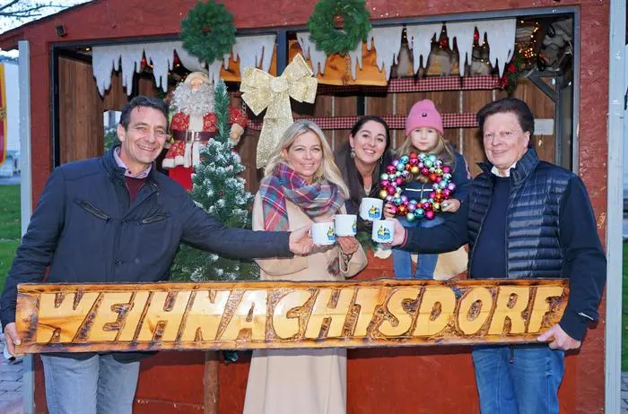 Das Stadtmarketing freut sich schon auf das Weihnachtsdorf (von links): Gerhard Briggl, Ausschussobfrau Evelyn Köfer, Daniela Pirker, Ellena Pirker und Referent Vizebürgermeister Willi Koch