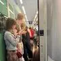 Zahlreiche Fahrgäste standen am Gang