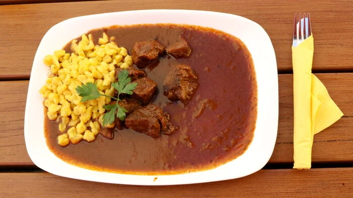 Ob Rinds-, Hirsch- (Foto), Schwammerl-, Szegediner- oder mexikanisches Gulasch:     