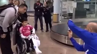 Ronaldo mit einem Fan