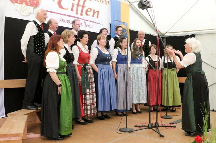 Mit dem Gästesingen, an dem 17 Chöre aus der Region teilnahmen, fanden die Feierlichkeiten am späten Nachmittag ihren Abschluss. 