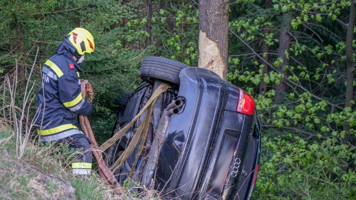 Das Wrack wurde von der Feuerwehr geborgen