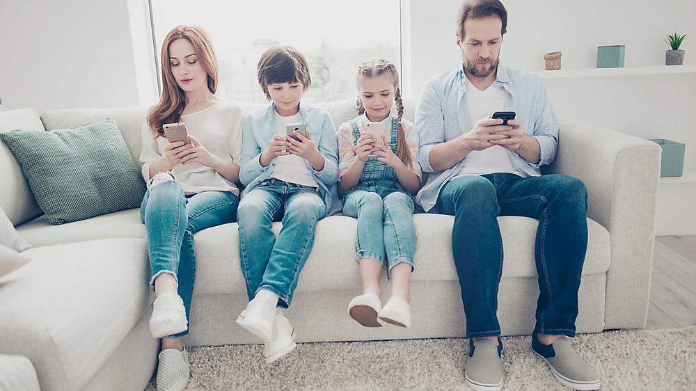 Viele Kinder fiebern ihrem ersten Handy entgegen, viele Eltern eher weniger 