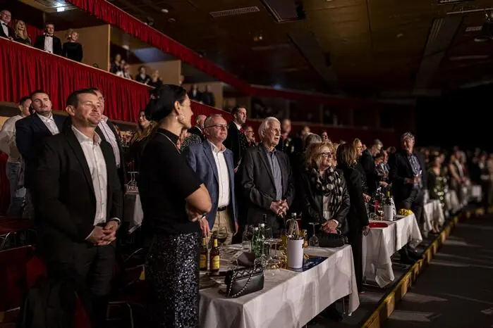 Die Messehalle war bis auf den letzten Platz gefüllt