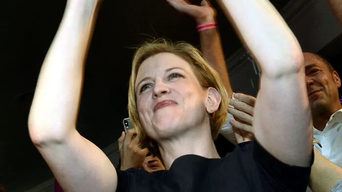 Pinke Luftballons und ausgelassene Stimmung im Wiener Volksgarten: Beate Meinl-Reisinger hat das beste Ergebnis für die Neos eingefahren.