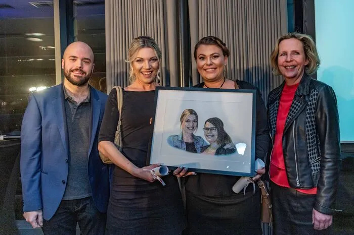 Anja Wohlmuth und Angelina Stadlmann organisieren Vortragsabende – und helfen.