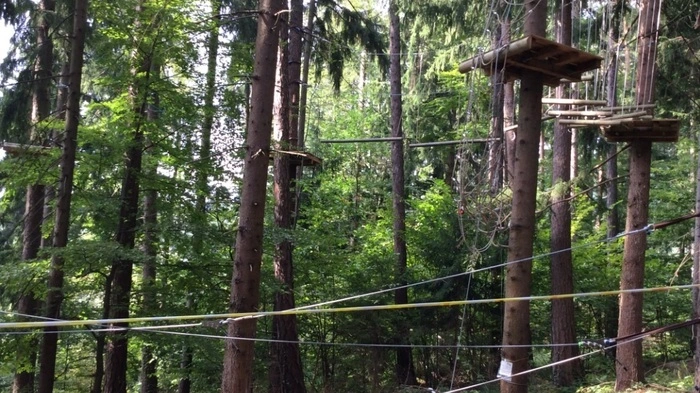 Gleich rechts neben der Seilbahn-Talstation befindet sich. . .