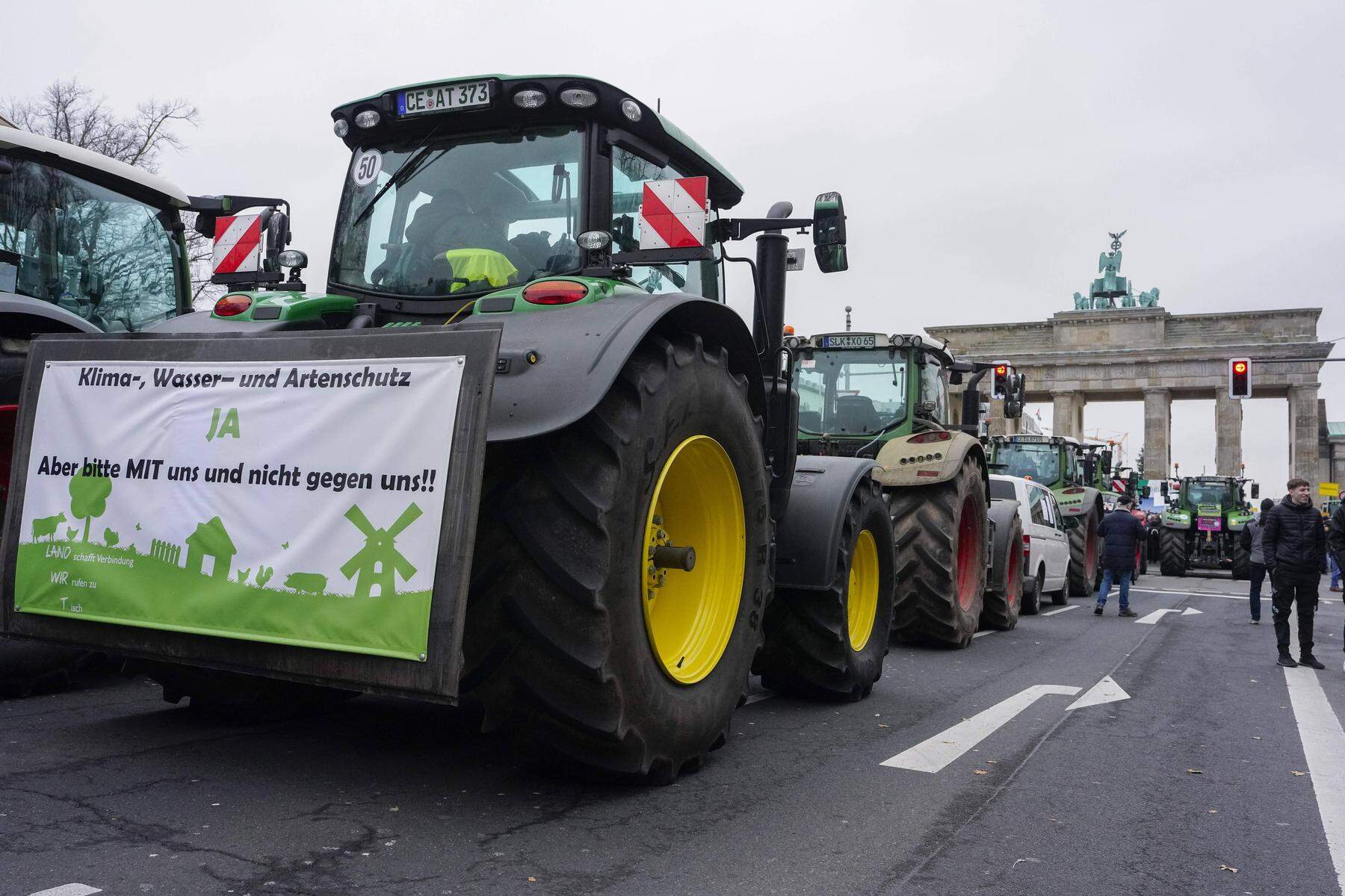 Aus für billigen Agrardiesel: Deutsche Bauern protestieren