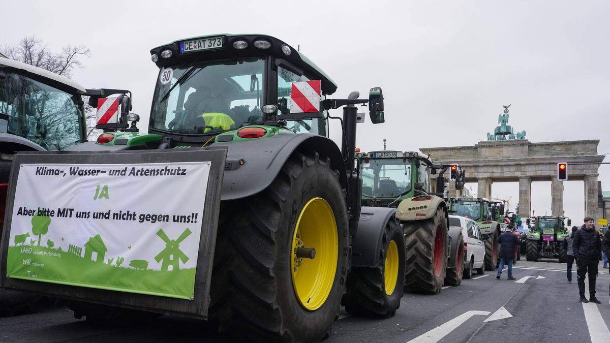 Bauernprotest in Deutschland: Erste Trecker in Berlin angekommen