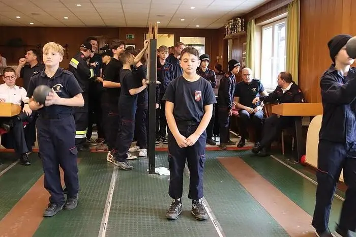Auf drei Kegelbahnen tobten sich die Jugendlichen der Feuerwehren aus und bewiesen, wer die Besten aus ihren Reihen waren