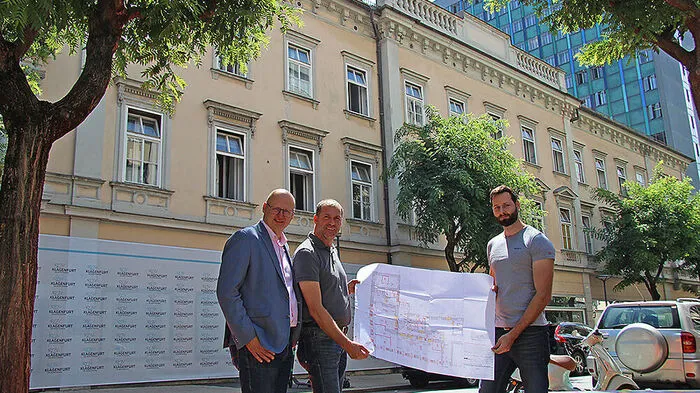Stadtrat Markus Geig er mit Robert  Slamanig, Leiter der Abt. Facility Management und Projektleiter Thomas  Pokerschnig