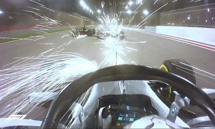 Lewis Hamilton im Funken-Gewitter