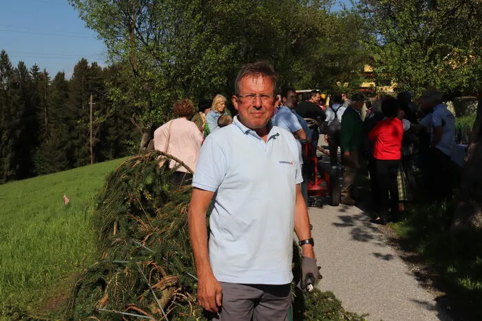 Gespendet hat den Jubiläumsbaum wieder Familie Jud aus Arnstein, nachdem der erste der 20. und jetzt der 40. aus dem Wald von Familie Jud kommt.