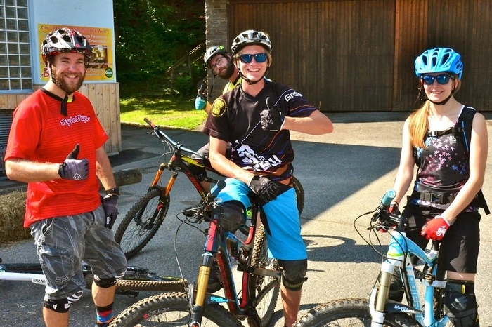 Franz Klammer und Fritz Strobl waren sich einig: Diese neue Downhill-Strecke im Bereich der Bergbahn Weissensee ist ein weiteres Highlight im Bike-Angebot des "Spielplatzes der Natur".
