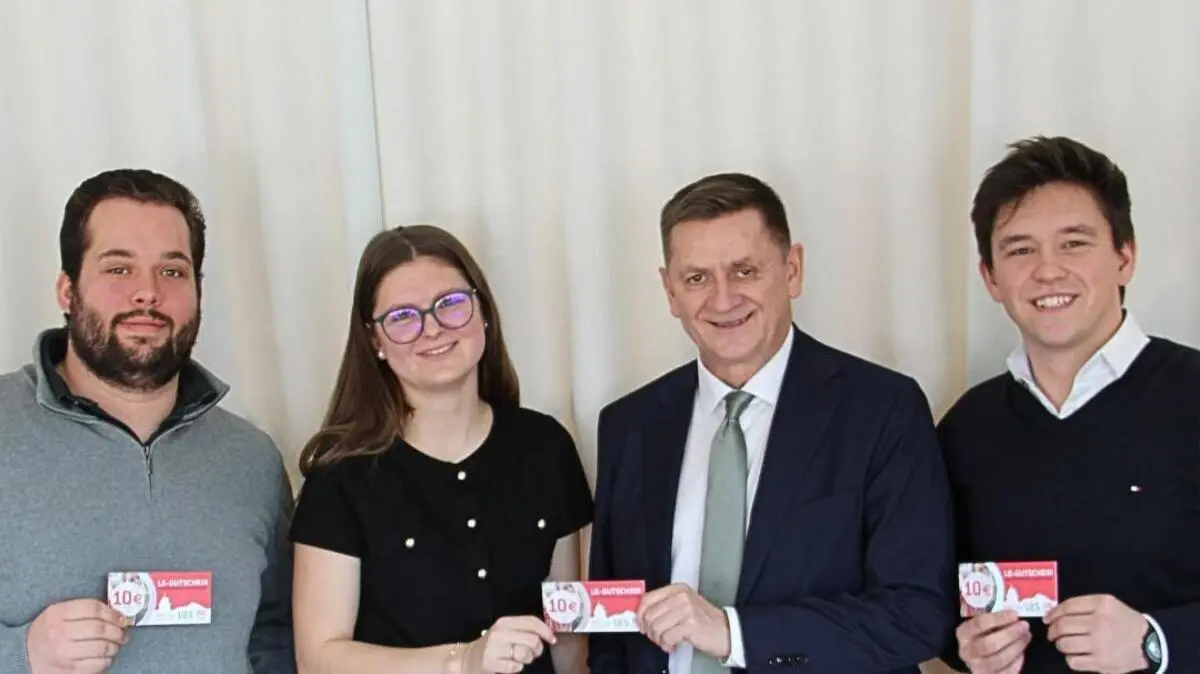 Erster stellvertretender ÖH-Vorsitzender Andreas Fresacher, ÖH-Vorsitzende Anna Amerer, Bürgermeister Kurt Wallner, zweiter stellvertretender ÖH-Vorsitzender Alex Heller