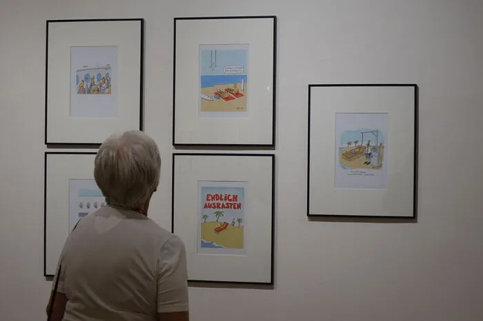Die Besucher konnten sich nach der Ausstellungseröffnung selbst vom Humor des Künstlers überzeugen, viele hatten ein breites Lächeln auf den Lippen.