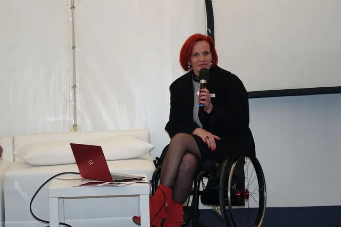 Darunter Edith Grünseis-Pacher, die seit 28 Jahren im Rollstuhl sitzt und den „Club Mobil“ gegründet hat. Dieser Verein begleitet Menschen mit Handicap in allen Mobilitätsfragen.