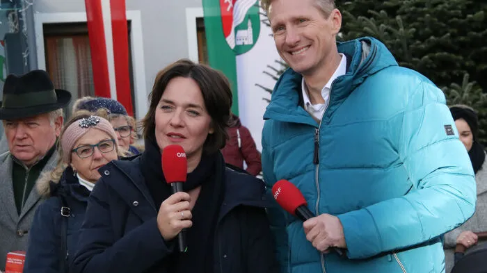 Beste Stimmung trotz eisigem Wind bei der ORF-Sendung am Dorfplatz von Kainach. Unter der Federführung von Erich Fuchs und den Moderatoren Eva Pölz und Oliver Zeisberger konnte sich die kleine Gemeinde von der besten Seite zeigen.  