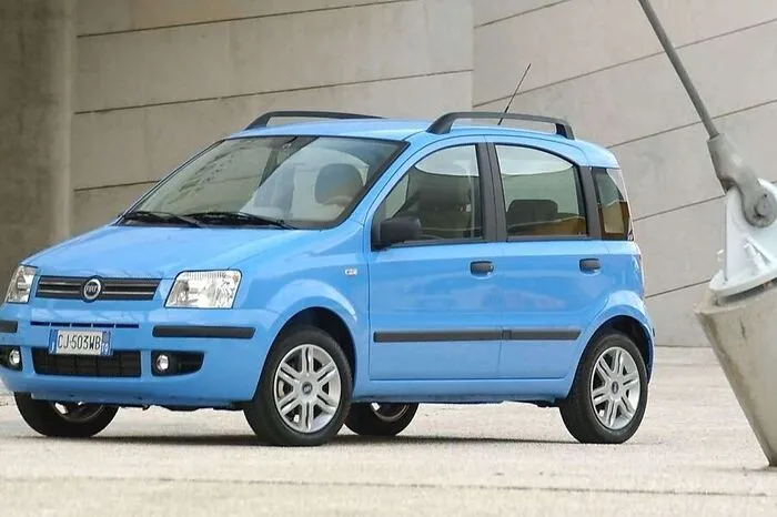 Seit 1980 und aktuell in der dritten Auflage ist der Fiat Panda eine feste Größe unter den Kleinwagen, für die man gebraucht im Durchschnitt 7685 Euro bezahlt.