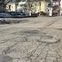 Immer wieder findet man auf den Straßen in Klagenfurt Risse und Schlaglöcher.