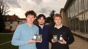 Maximilian Peneff-Schullin, James Wendt und Andreas Ofenheimer sind die drei jungen Gründer von „Prodigies Parfums“