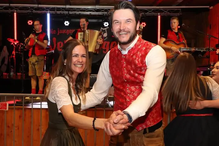 Am Foto: Kathrin Warmuth und Martin Kogler (Elektrounternehmer).