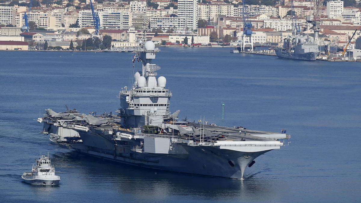 Die &quot;Charles de Gaulle&quot; im Hafen von Toulon