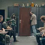 Die Enge im Bau ist visuell und musikalisch eindringlich dargestellt