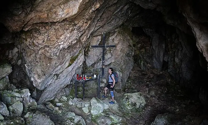 Im Inneren der Felskirche