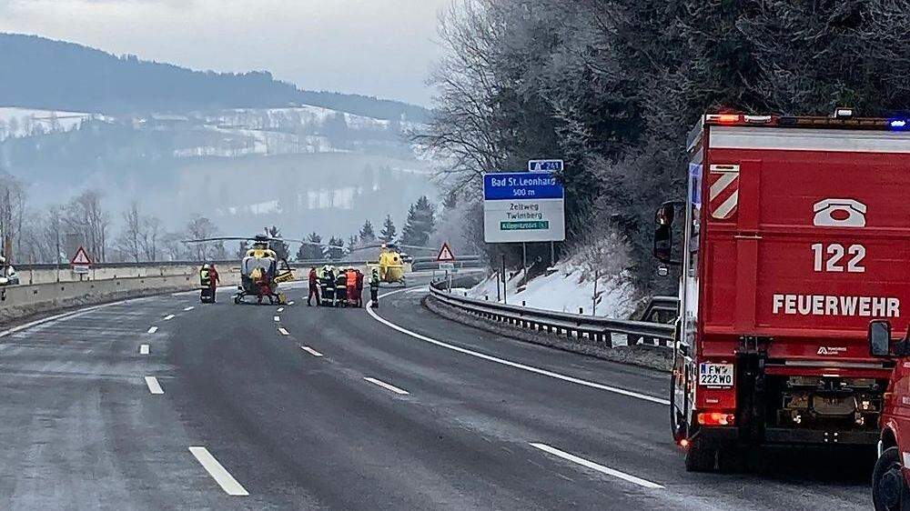 Die Schwerverletzten wurden von den Rettungshubschraubern in die Kliniken nach Graz und Klagenfurt geflogen