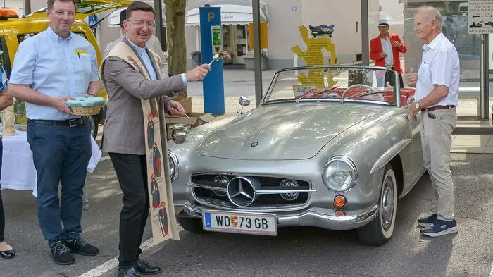 Die Pfarre Wolfsberg und der ÖAMTC Kärnten luden am Christophorus-Sonntag zur traditionellen Fahrzeugsegnung auf den Bleiweißparkplatz. Zahlreich erschienene Fahrzeughalter erhielten mit ihren fahrbaren Untersätzen den Christophorussegen durch Stadtpfarrer Christoph Kranicki. Für die musikalische Untermalung sorgten Mechtildis Kaufmann und Waltraud Pöchhacker.