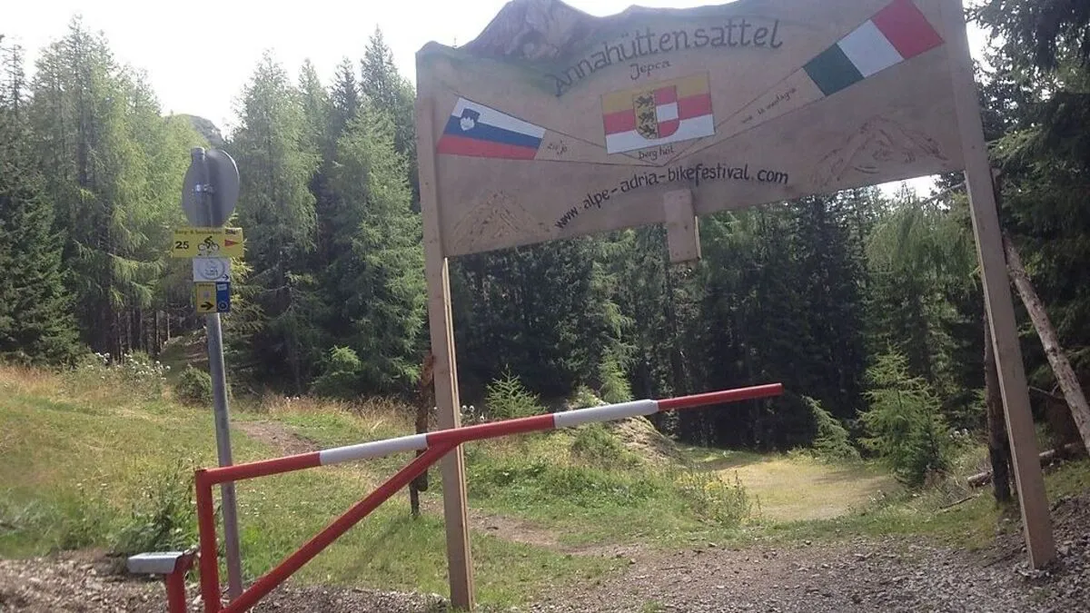 Der Grenzübergang am Jepzasattel